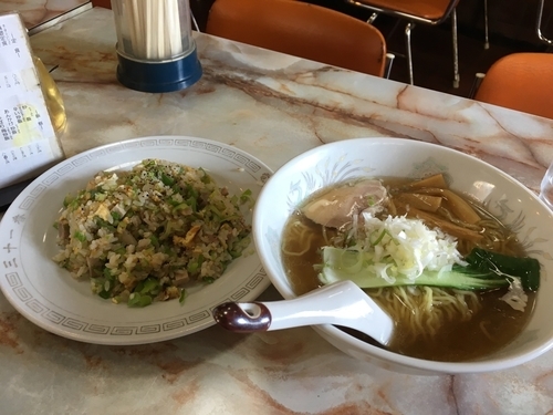 「ラーメン400円  ランチ炒飯500円」@中華料理 三十一番の写真