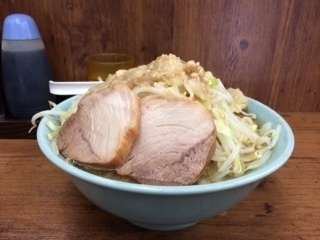 「ラーメン　小（並？）　ヤサイアブラ」@ラーメン二郎 池袋東口店の写真