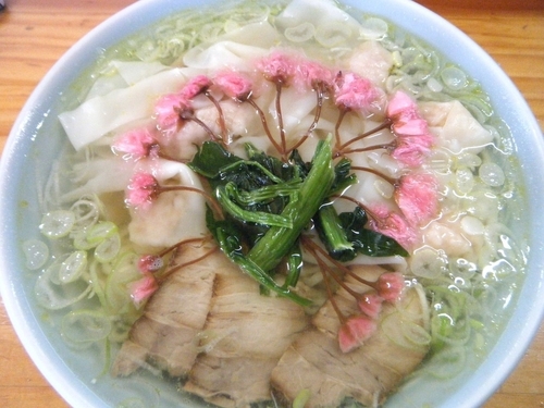 「季節限定：さくら塩ラーメン730円+ワンタン200円」@麺や髭おやじの写真