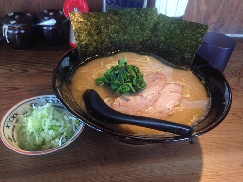 「大ラーメン・サービストッピング（日替わり）800円＋50円」@梅家〜舎弟〜の写真