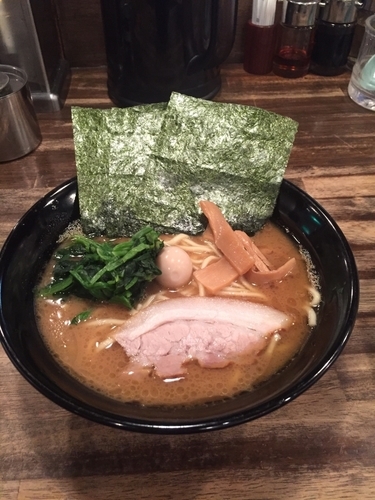 「ラーメン並硬め濃いめ、半チャーハン」@横浜ラーメン とんこつ家 郡山開成店の写真