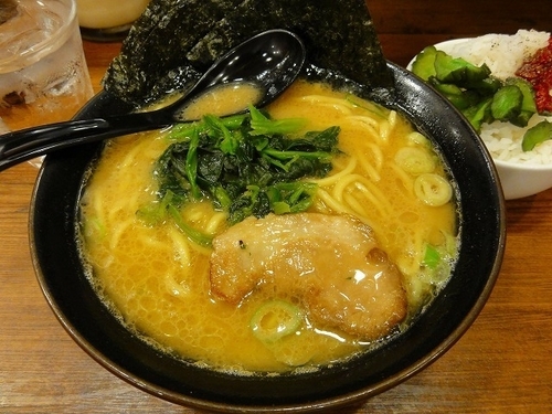 「醤油ラーメン690円　無料ライス」@横浜家系ラーメン希家 矢口渡の写真