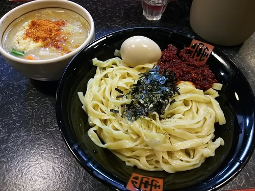 「エビ辛ぇつけ【中】　＋味玉：メルマガサービス券」@でれ助の写真