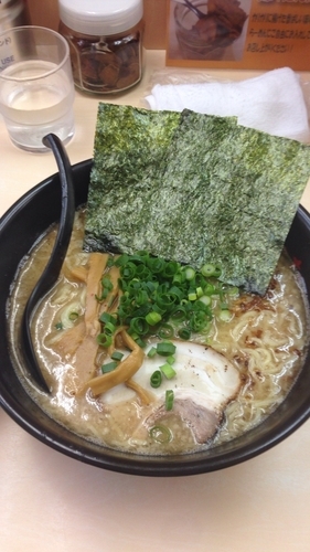 「醤油とんこつラーメン 700円」@らーめん 濱来たの写真