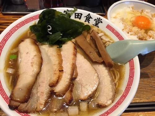 「炙り肉そば 並 卵かけ御飯」@松戸中華そば 富田食堂の写真