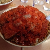 大ラーメンやくみ 750円自前一味唐辛子