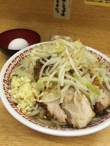 「小ラーメン ニンニク アブラ少し 生卵」@ラーメン二郎 環七新新代田店の写真