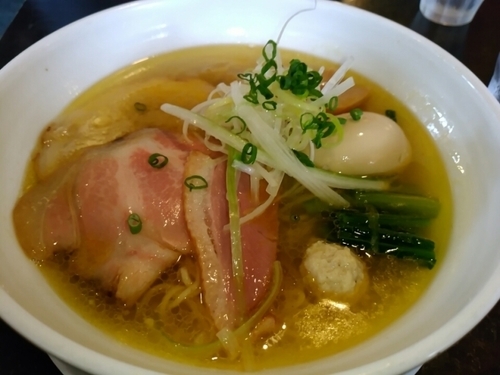 「【限定】芳醇貝出汁塩そば700円+味玉」@吉田商店の写真