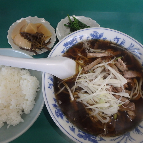 「ネギラーメン(650円)、ごはん(100円)」@おふくろラーメンの写真