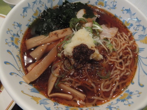 「醤油ラーメン280円(セルフニンニク＆ラー油)」@東京大学 中央食堂の写真