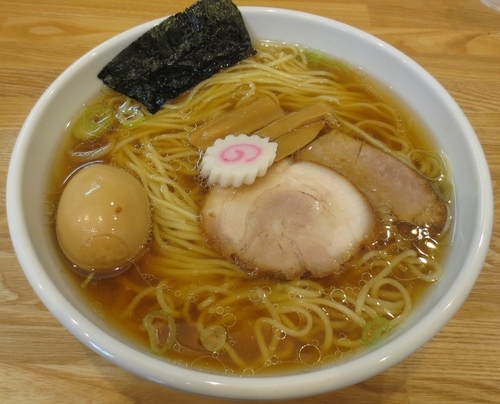 「らーめん（大）680円　味玉50円」@らーめん いろはやの写真