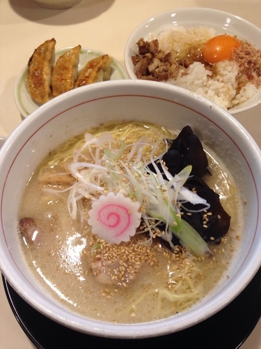 「しお 750円  Cセット(タマゴかけ御飯＋餃子3個)330」@らーめん ののや 本店の写真