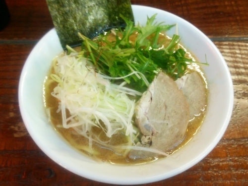 「あご塩ラーメン　750円　ランチライス無料」@横浜家系ラーメン いとし家の写真