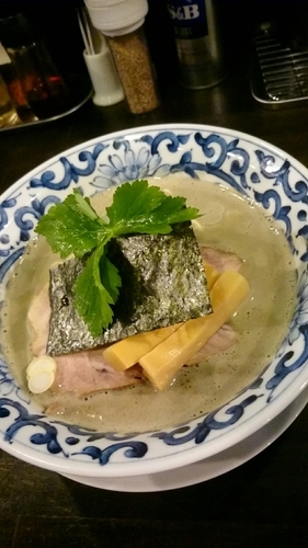 「豚骨煮干しらーめん  ８００円」@麺処 みどりの写真