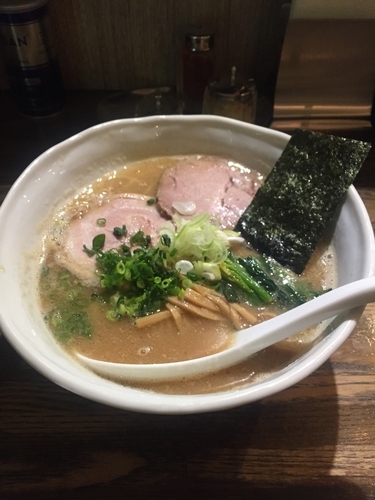 「醤油ラーメン+大盛り+肩ロース」@RAMEN CiQUEの写真