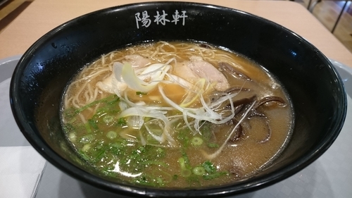 「黒らーめん」@陽林軒 チャチャタウン店の写真