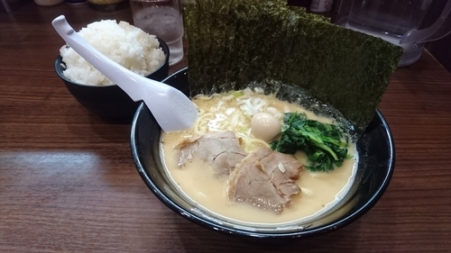 「【魂心家の日】豚骨味噌ラーメン＋ライス・海苔(サービス)」@横浜家系らーめん 魂心家 藤沢店の写真