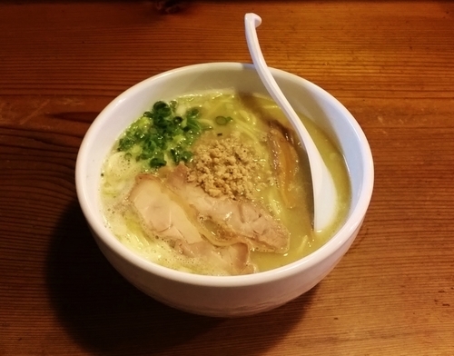 「白鶏ラーメン・大」@鶏の穴の写真