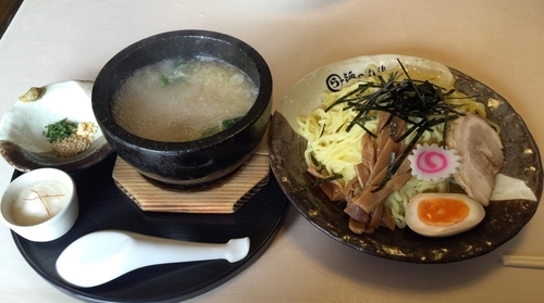 「石焼きつけ麺 白 (塩)」@らーめん岡崎 鶴ヶ島店の写真