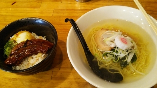 「ラーメンと角煮丼」@らあめん エアーズロックの写真