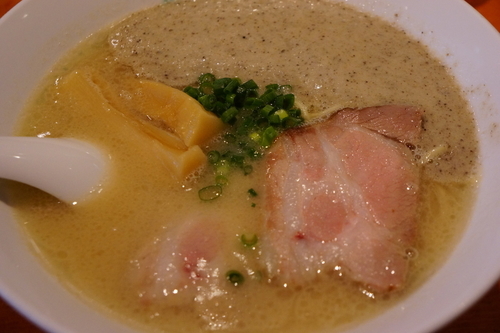 「おきなわ紅豚白湯ＳＯＢＡ（２周年プレミアム限定）」@麺屋 六感堂 Rock'anDoの写真