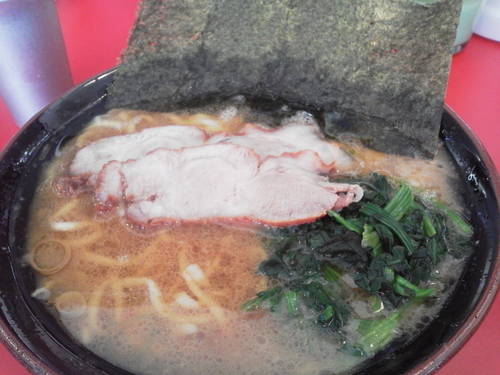 「ラーメン中盛り490円味濃い目、アブラ多め」@家系ラーメン 王道の写真