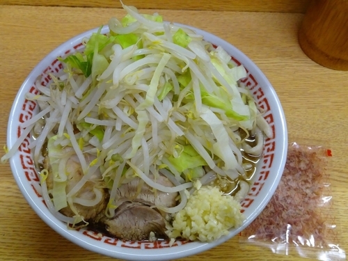 「小（700円）＋かつおぶし（50円）ヤサイニンニク」@ラーメン二郎 環七新新代田店の写真