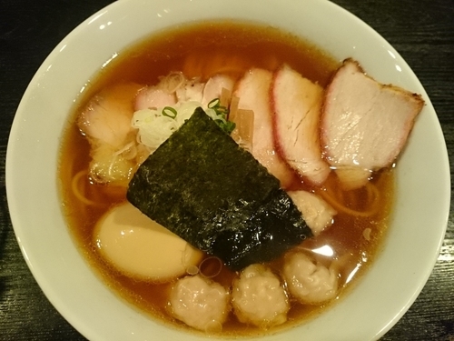 「チャーシューワンタンメン（醤油）＋味付け玉子＝￥1200」@支那ソバ 小むろの写真