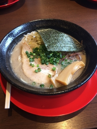 「豚骨ラーメン」@関東極濃豚骨らぁめん 葉隠～HAGAKURE～の写真