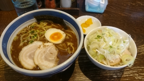 「中華そば(大)(魚介増)、ねぎ塩豚めし」@中華そば 麦家の写真