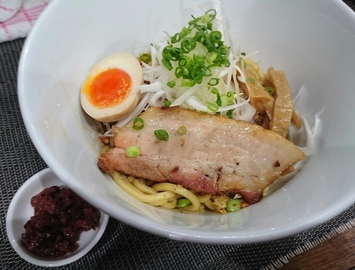 「汁なし 醤油（小）＋梅かつお」@麺丼Dining 夢者の写真