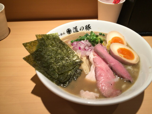 「濃厚うま苦煮干らーめん」@つけ麺 道の写真