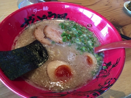 「味玉ラーメン（ちぢれ麺）」@ラー麺 ずんどう屋 倉敷店の写真