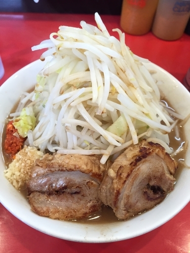 「ラーメン、麺少なめ、ヤサイ、ニンニク、辛ショウ、限定ブタマシ」@用心棒Ⅱ階の写真