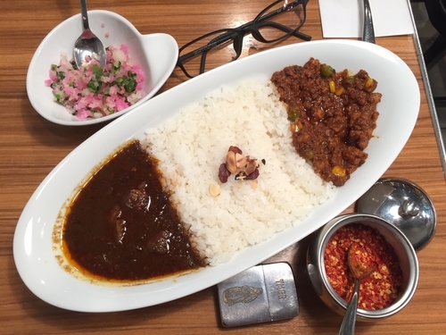 「ビーフカレー×キーマカレー Sサイズ」@CURRY UPの写真