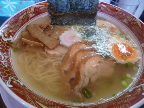 「鶏中華(塩)+味玉」@鶏中華 銀鳥の写真