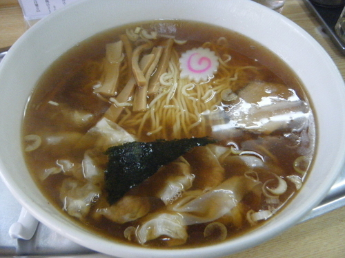 「ワンタン麺（麺少な目）918円」@一ノ割大勝軒の写真