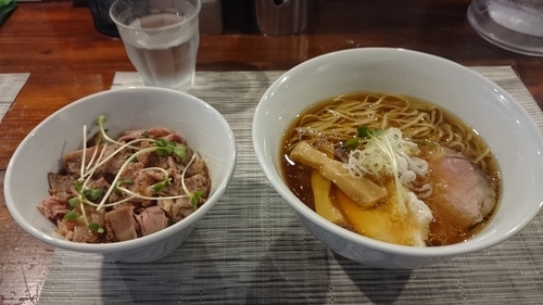 「鶏そばロースト豚丼セット」@らぁ麺 やまぐちの写真