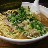 ワンタンラーメン(880円)