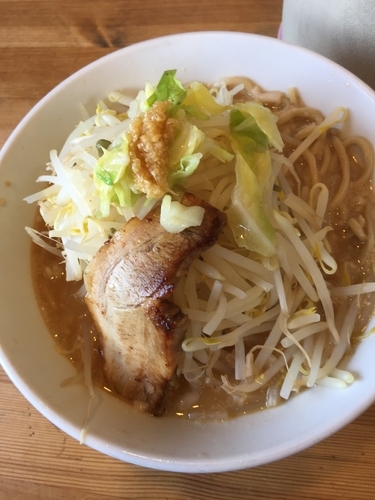 「らーめん➕中盛➕麺固め➕ニンニク少なめ」@どてちんⅢの写真