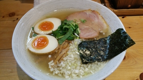 「味玉しおら～めん(850円)」@麺や そめいよしのの写真