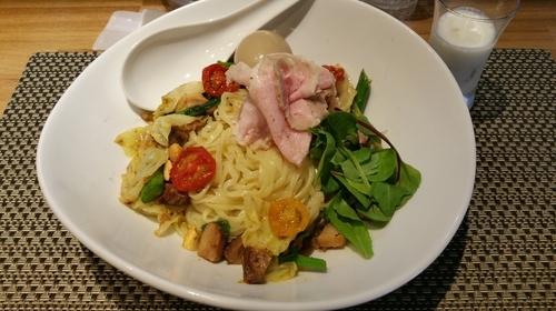 「やまと豚と春野菜の和えそばデザートドリンク付＋味玉」@生粋 花のれんの写真