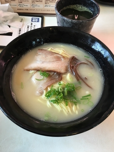 「博多トンコツラーメン330円」@はま寿司 三鷹北野店の写真