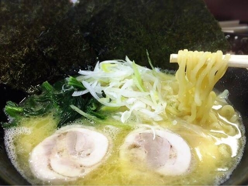 「ラーメン(780円)」@怪鳥系ラーメン鳥虜 -TORIKO-の写真