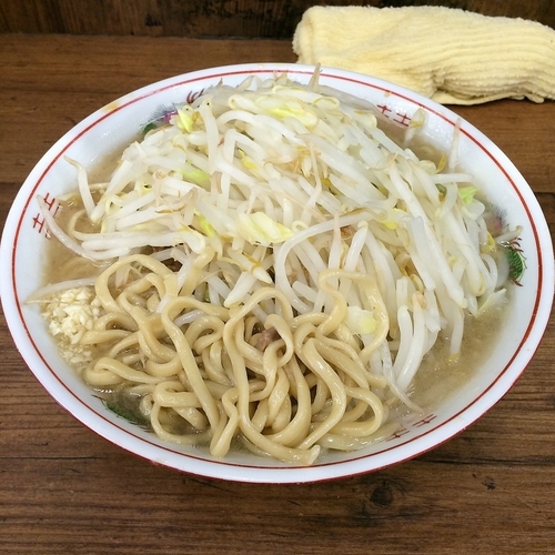 「普通盛 小（ニンニク少なめ） ￥７００」@ラーメン二郎 品川店の写真