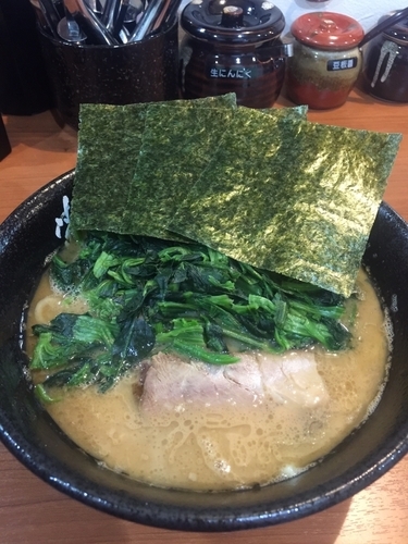 「ラーメン並ほうれん草増し、硬め濃いめ」@蔵人家の写真