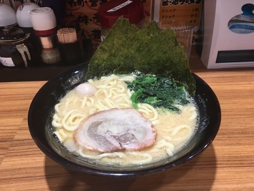 「醤油ラーメン」@横浜家系ラーメン 壱角家 八重洲店の写真