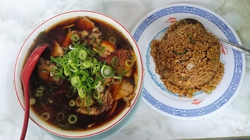 「中華そば[並]（￥700）+ヤキメシ（￥500）」@新福菜館 本店の写真