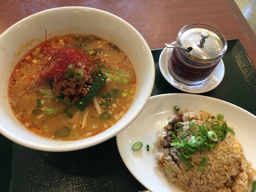 「担々麺880円+半チャーハン280円」@中華レストランChina Fan 草加店の写真