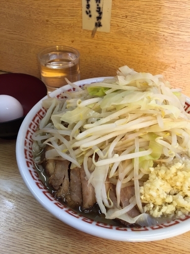 「小 ニンニク 生卵」@ラーメン二郎 環七新新代田店の写真